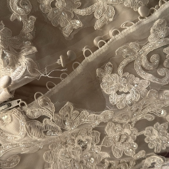 Beautiful candlelight sleeveless wedding dress 12 - Picture 16 of 16